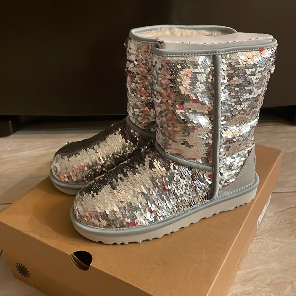 Classic short sequin Boots UGG size 8